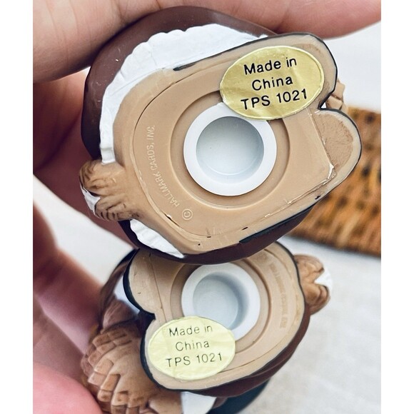 Vintage Hallmark Fall Harvest Pilgrim Chipmunk Salt & Pepper Shakers w/ Tray - Picture 9 of 11